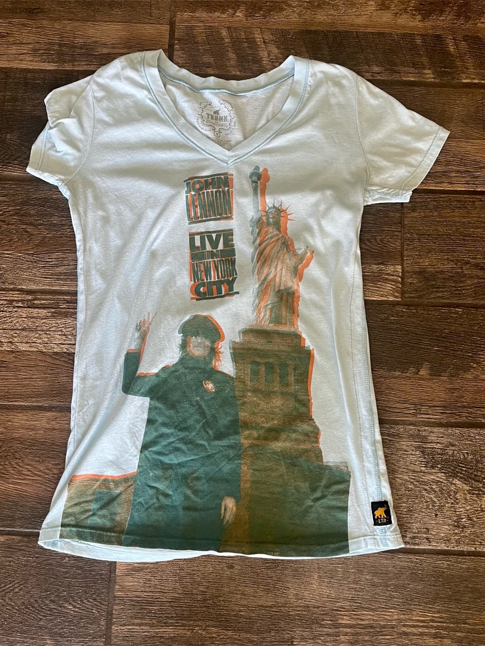 Trunk LTD John Lennon “V” neck t-shirt Live New York City Statue of Liberty M